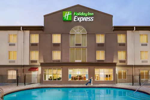 Holiday Inn Express & Suites LIVE OAK by IHG