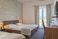 Hotel Lavender - Oleander Resort Hotels near Sodna palaca