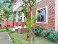 Villa Yustisia Curug 7 Cilember Hotel di Megamendung