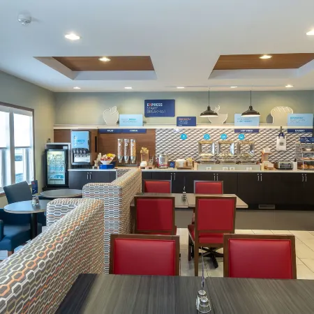 Holiday Inn Express & Suites IRON MOUNTAIN by IHG
