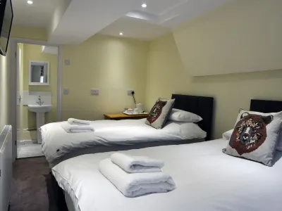 The Old Bear Inn Hotels in Meysey Hampton