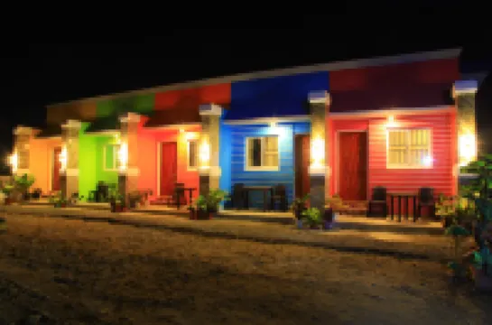 Baywalk Paradise Inn فنادق في 