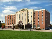 Courtyard Hamilton Hotels near Miami University College Campus