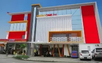 Front One Inn Sidoarjo Hotels near Perum Wahyu Taman Sarirogo Blok AH-26