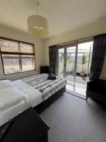 オン トップ アパートメンツ & ホステル バックパッカーズ