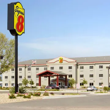 Super 8 by Wyndham Topeka at Forbes Landing
