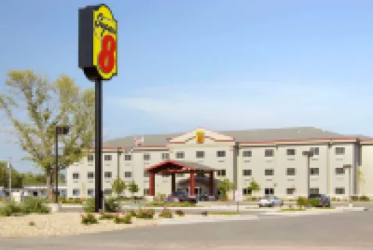 ซุปเปอร์ 8 บายวินด์แฮม โทพีกา ที่ฟอร์บส์แลนดิ้ง