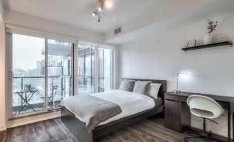 INFIVILLA Suites Eaton Dundas Square Toronto