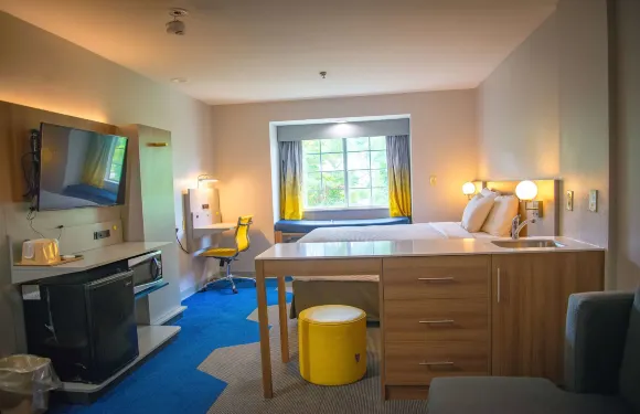 代弗尼-莫比爾麥客達套房酒店