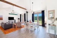 Block Eight Estate Water View Villa Hotels in North Rothbury