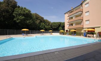 Cozy 3 room flat in Rosolina with shared pool