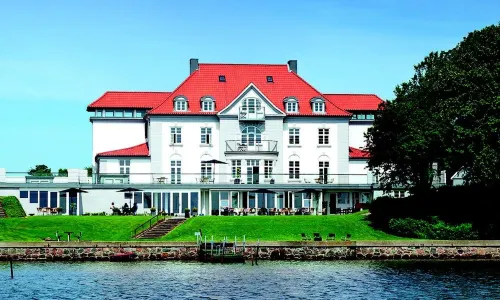 Sixtus Sinatur Hotel & Konference
