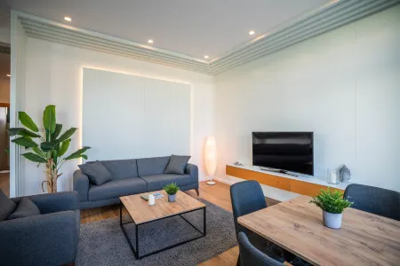 Charming and beautifully furnished apartment with direct poolside access Отели в г. Аканту