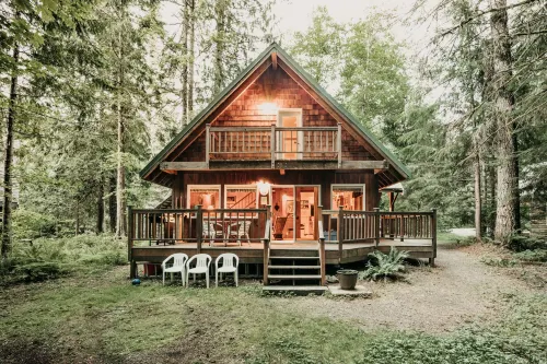Baker Rim Cabin 32 - A Cute, Private, 2-Story Family Cabin Hotels in Glacier