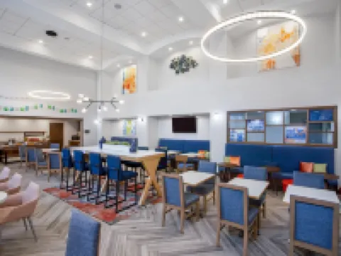 Hampton Inn & Suites Muncie Hotels in Muncie