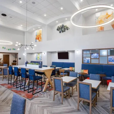 Hampton Inn & Suites Muncie