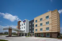 Fairfield Inn & Suites Dallas West/I-30 Hotels near Dallas Baptist University