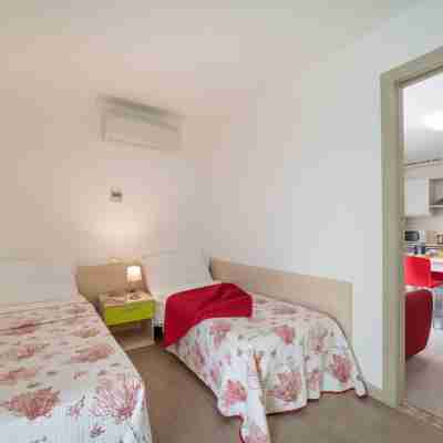 Coastal Charm – 400m from the Beach Rooms