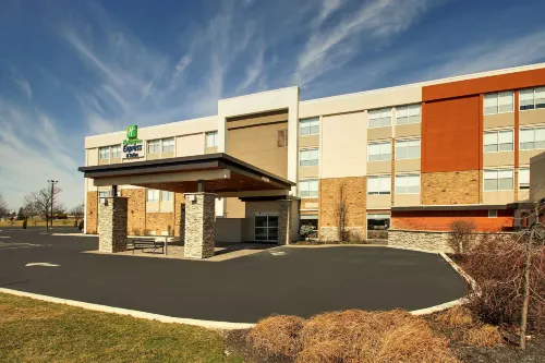 Holiday Inn Express & Suites WAPAKONETA by IHG - 3-Star