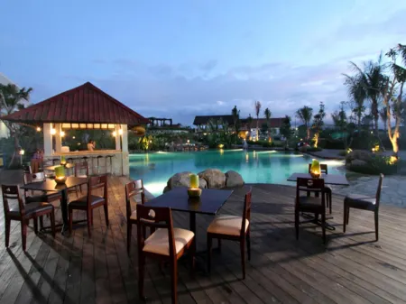 Sutan Raja Hotel & Convention Centre Manado Отели в г. Tikala