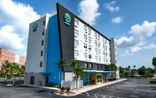 Tru by Hilton Florida City