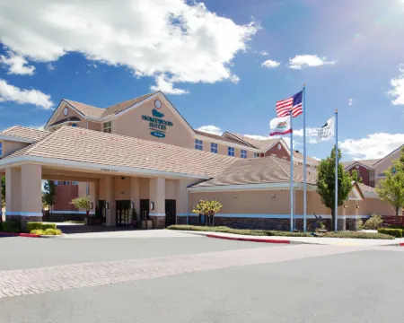 ホームウッド スイーツ バイ ヒルトン フェアフィールド - ナパ バレー エリア フェアフィールドのホテル