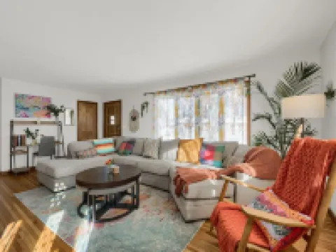 Minutes From Mall Of America and Airport -Single family quiet non through street Hotels in Richfield