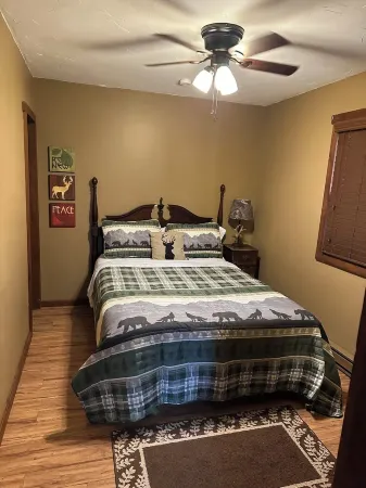 Friendly Fawn Sleeps 4, or Rent All 4 for 20. Horseback Riding Across the Rd!