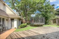Accessible  Home Walking Distance to the Medical Center and Rice University