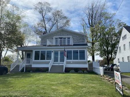 Beautiful, Spacious, Beachfront Home - Perfect for Entertaining Family & Friends