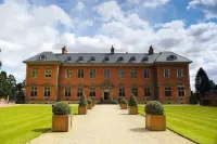 Modern Haven, Sleeps 6, Free Parking, Central. Hotels near Pye Corner