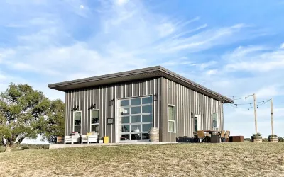 Gateway to the Hill Country and Texas Wineries on 10 acres!