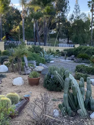 Cactus Garden Cottage…Best Location!! Hotel dekat Golf at Pala Mesa Resort