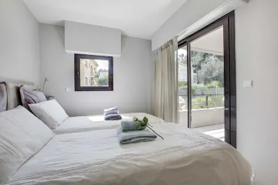 lovely quality apartment, aircon lift pool located 7mn by foot Croisette&Palais Hotels in Prado - Republique