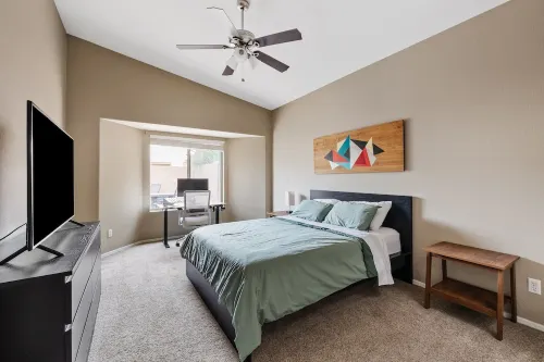 Comfortable Stay in Quiet, Centrally Located Neighborhood with Pool