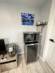 Bellevue Guesthouse by Lake Sammamish- EV, Patio