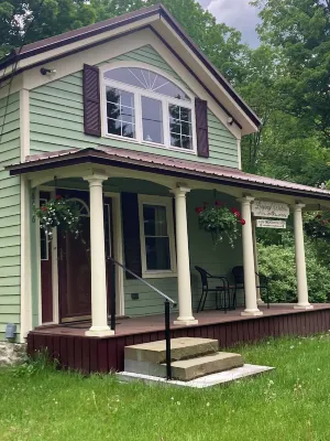 Leaping Waters - peaceful home located along the West Canada in Barneveld, NY. Hotels in Trenton