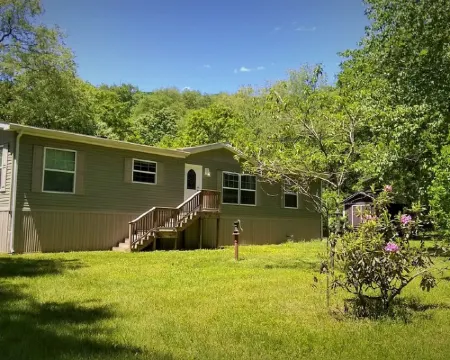 Creekside Comfort Hotels in Venango County