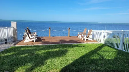 Waterfront Bay House Rental Отели в г. Порт Исабел