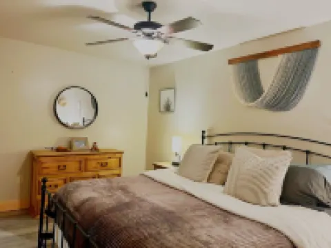 Serenity in Duck Creek Village - Huge cabin on 6 acres overlooking mountains