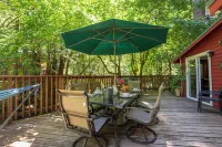 Upscale Cabin with 2 Master Bedrooms on creek with fireplace.  Dog friendly.