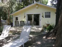 Tranquil  Waterfront  Cottage.  1 Bedroom, 1 Bathroom. Sleeps 2