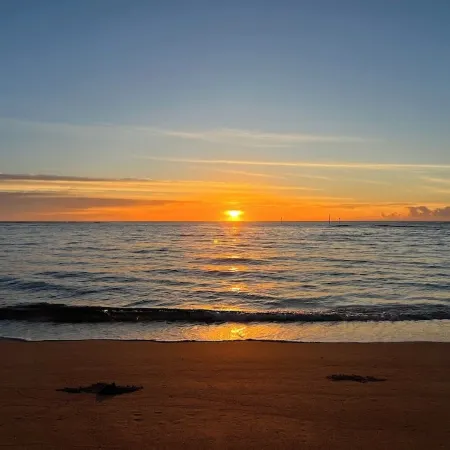 A Welcoming Beachfront 2BR/2BA, Vacation Home, W/D, AC, STEPS TO BEACH!