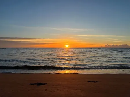 A Welcoming Beachfront 2BR/2BA, Vacation Home, W/D, AC, STEPS TO BEACH!