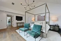 Luxe Home in Iconic Zilker/ Barton Springs neighborhood- POOL - Private Pools