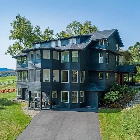 Luxury Lodge - Walk to Mirror Lake & Village - Mountain Views - Dog Friendly
