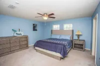 Safari Green House along main street, minutes drive to TTU and medical district. Hotels near Talbots
