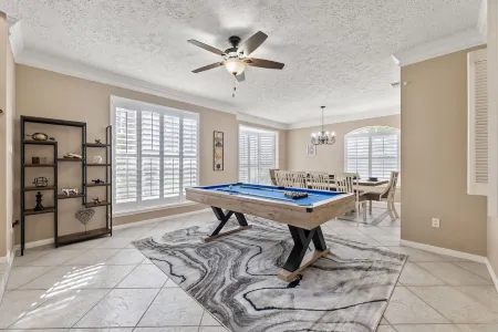 Amazing Bay Escape w/ Pool - Sleeps 10, Near NASA Отели рядом с достопримечательностью «Космический центр в Хьюстоне»