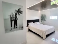 Luxury Beach & City View Condo. 5 minute walk to beach! Sunny Isles Beach Miami.