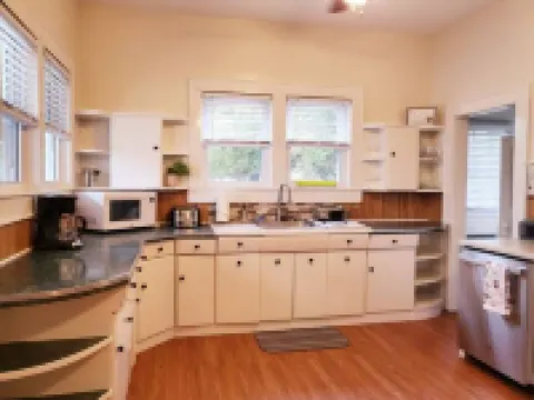 Charismatic 4-bedroom home on the New River ニュー・リバーのホテル